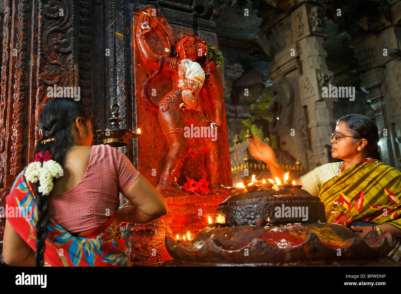 Lieu de culte à l'intérieur du temple Sri Meenakshi, Madurai, Tamil Nadu, Inde Banque D'Images