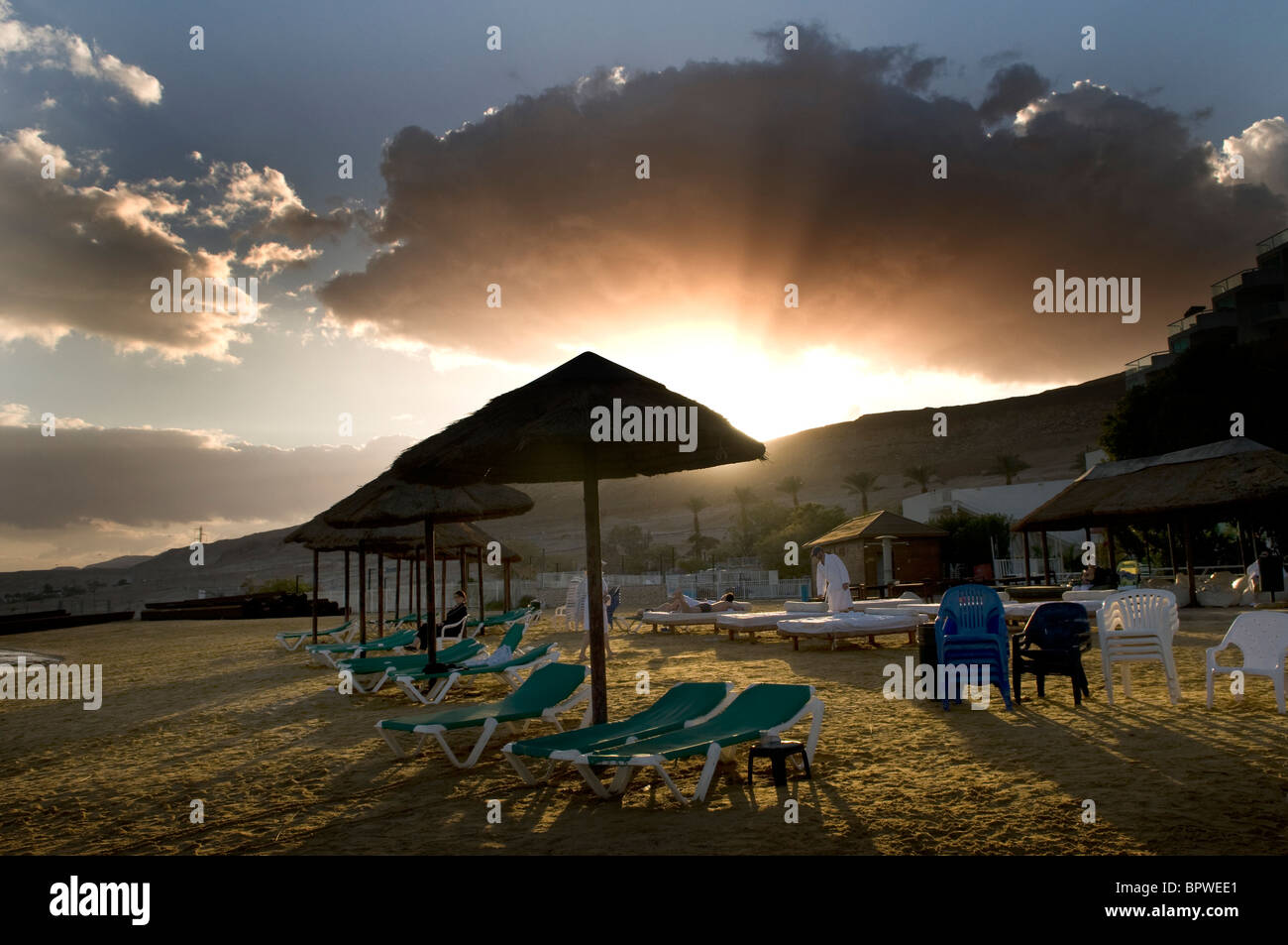 Coucher de soleil sur la mer Morte. Banque D'Images