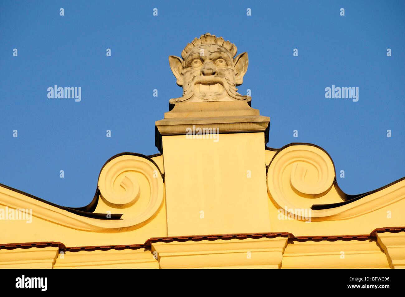 Détail de gargouille sur le toit la Sukiennice, Cloth Hall dans le Rynek Glowny Town Square à Cracovie Banque D'Images