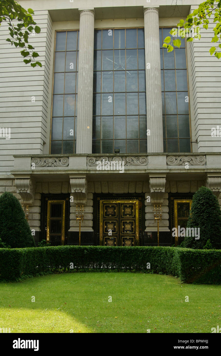 Entrée de l'ambassade de Russie, Schaubek Botschaft immeuble sur l'avenue Unter den Linden 63/65 Banque D'Images