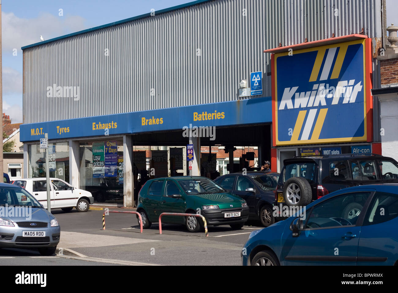 Kwik-Fit voiture garage centre rapair Banque D'Images