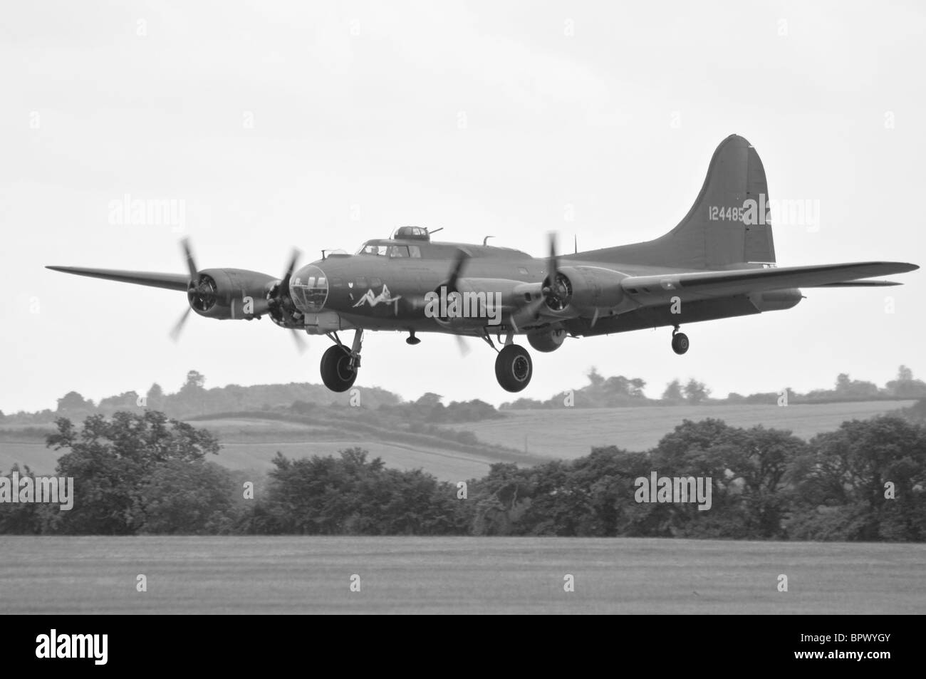 B17 Flying Fortress entrée en terre à Duxford Banque D'Images