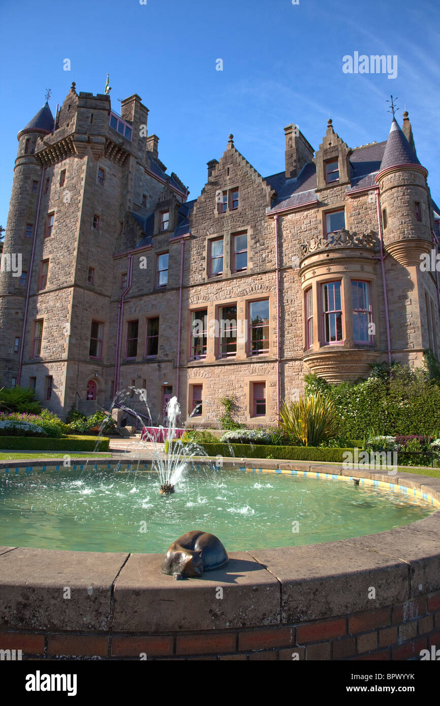 L'Irlande, au nord, le comté d'Antrim, Belfast Castle avec ses jardins et terrains sur la ville et Lough. Banque D'Images