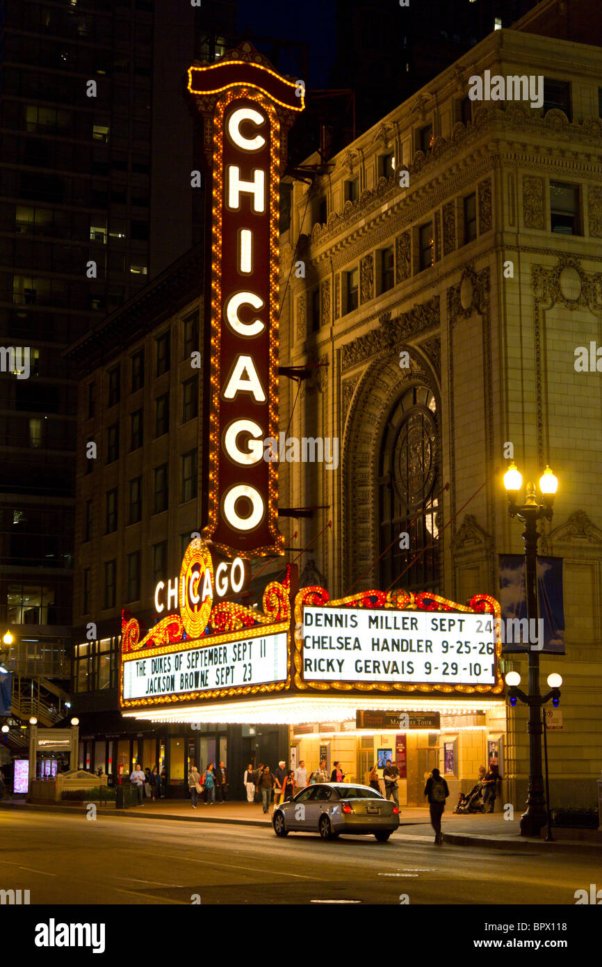 Le Chicago Theatre, Chicago Illinois, la nuit. Banque D'Images