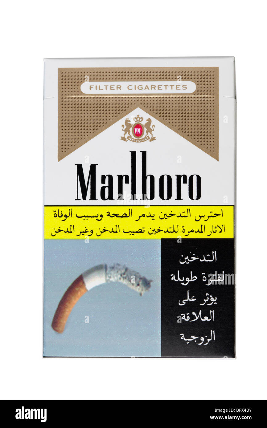 Des mises en garde sur un paquet de cigarettes d'Egypte Banque D'Images