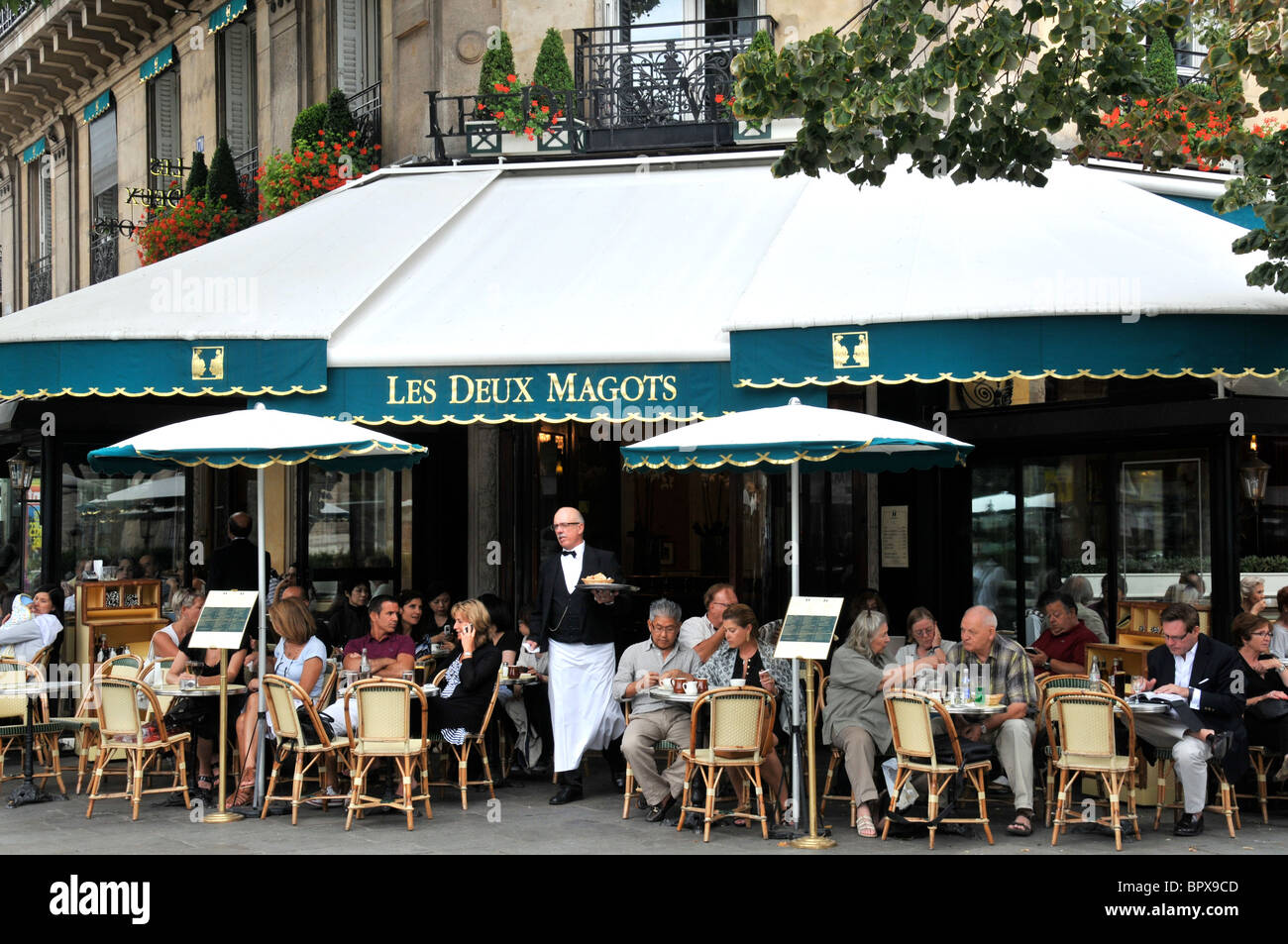 Les Deux Magots, café, Paris, France Banque D'Images