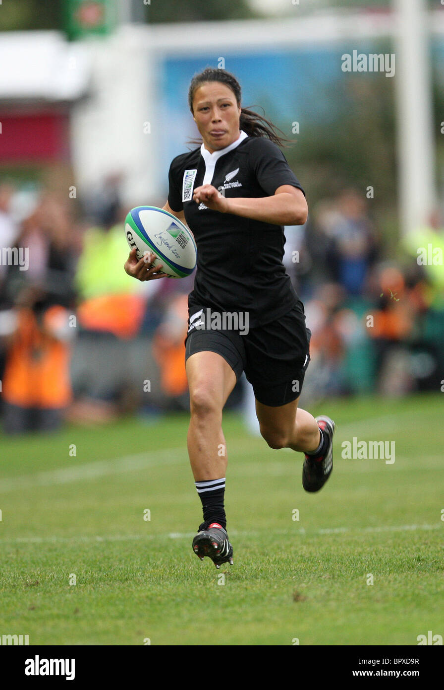 C. Hohepa de Nouvelle-Zélande s'exécute avec le ballon lors de l'attaques Women's finale de la Coupe du Monde de Rugby entre l'Angleterre et la Nouvelle-Zélande Banque D'Images