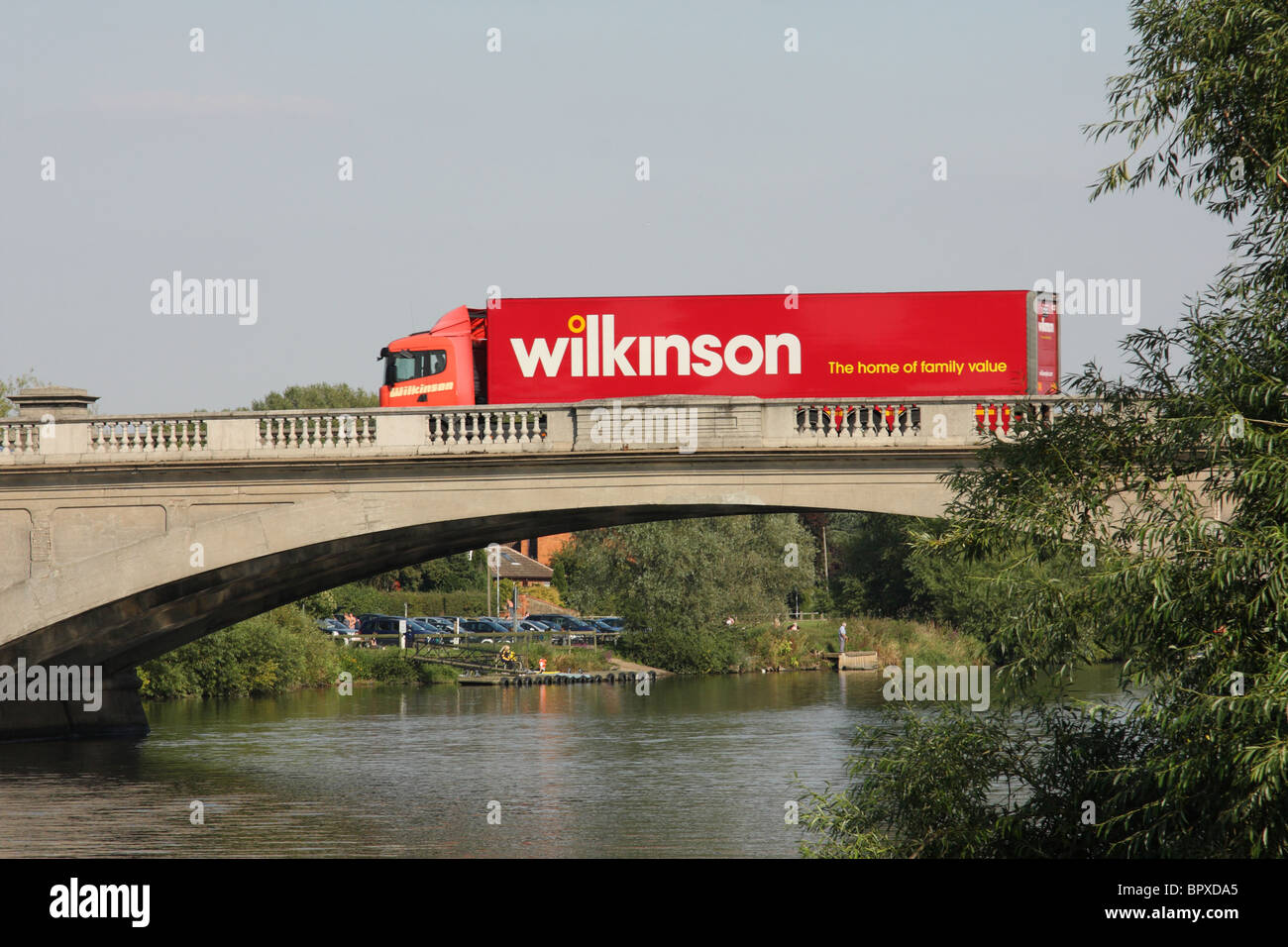 Un camion de livraison de Wilkinson au Royaume-Uni. Banque D'Images