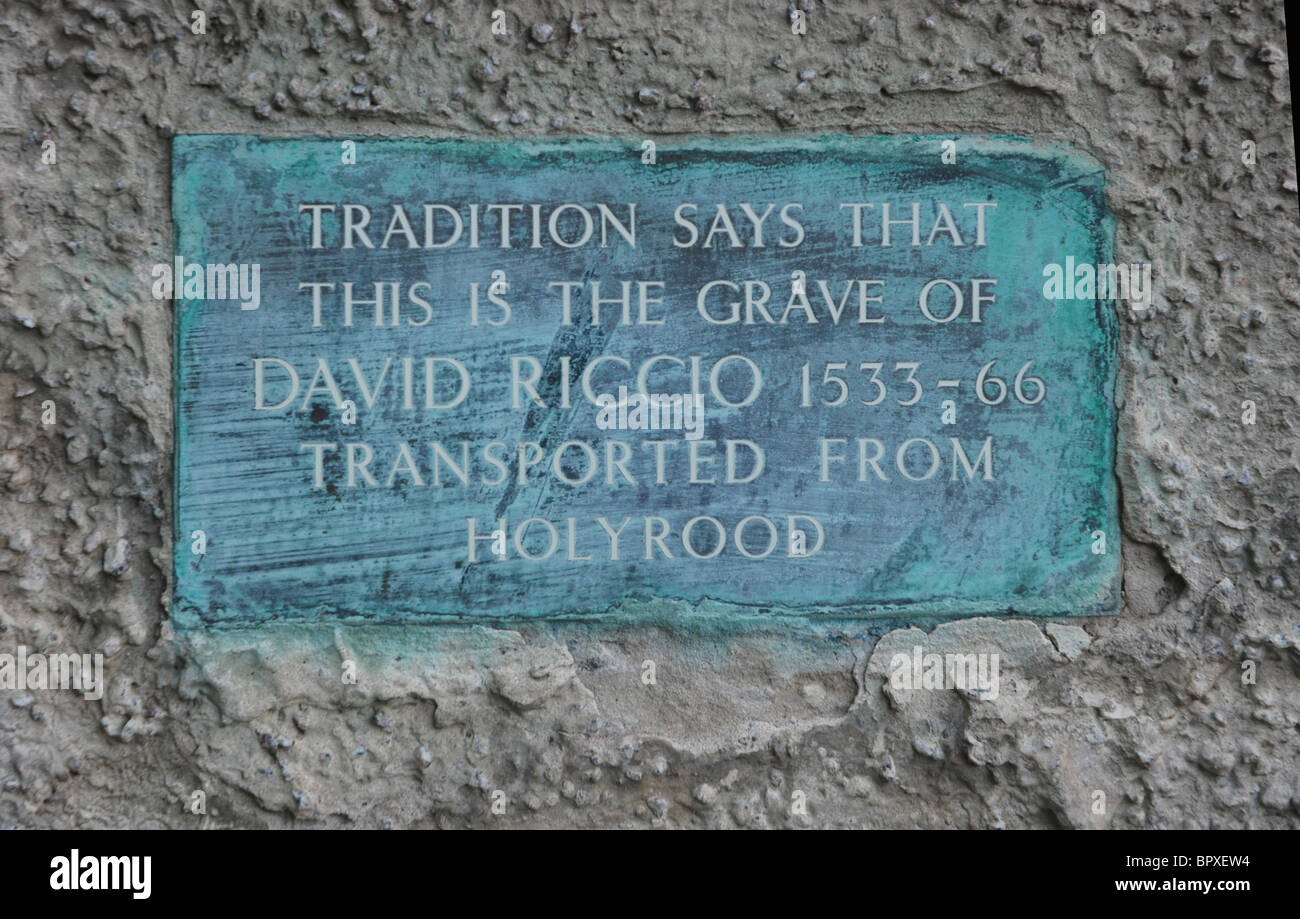 Plaque à Canongate Kirkyard marquant où David Riccio (1533-66) ne semblent avoir été enterré. Banque D'Images