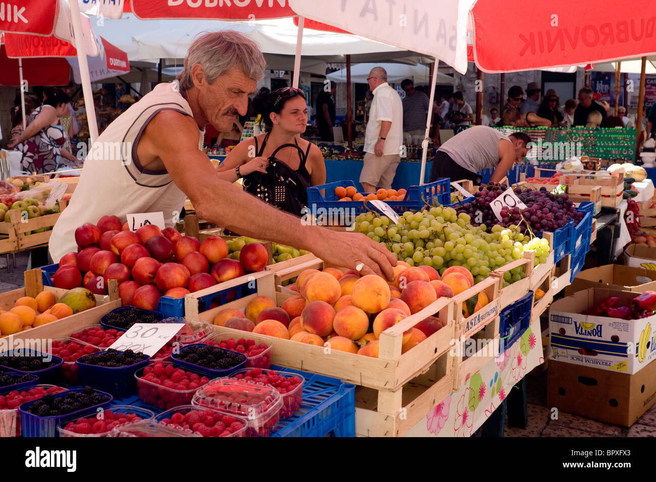 Marché de Fruits et légumes à Dubrovnik Croatie Banque D'Images