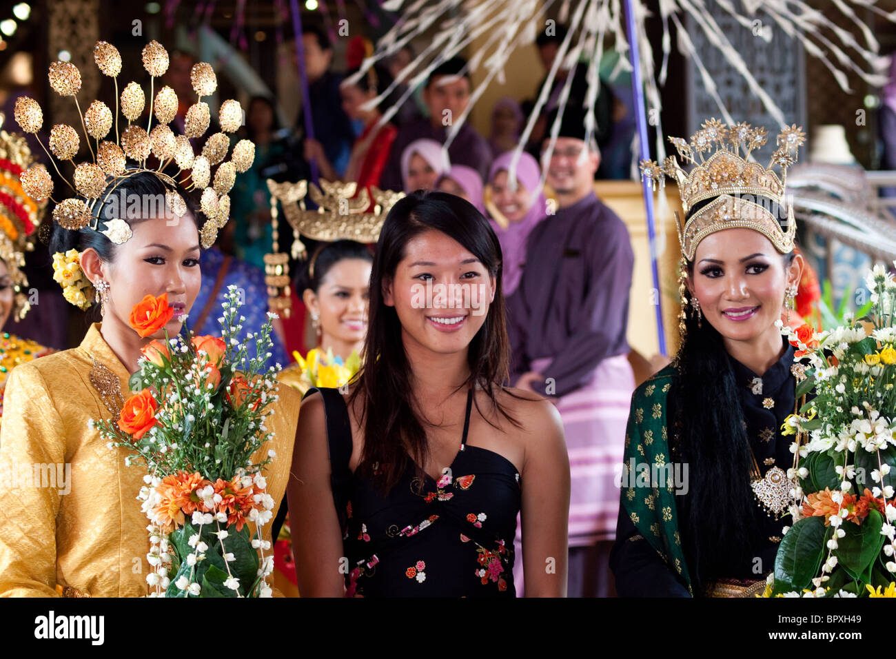 Gorgeous Malaysian et filles asiatiques en tenue de cérémonie. Banque D'Images