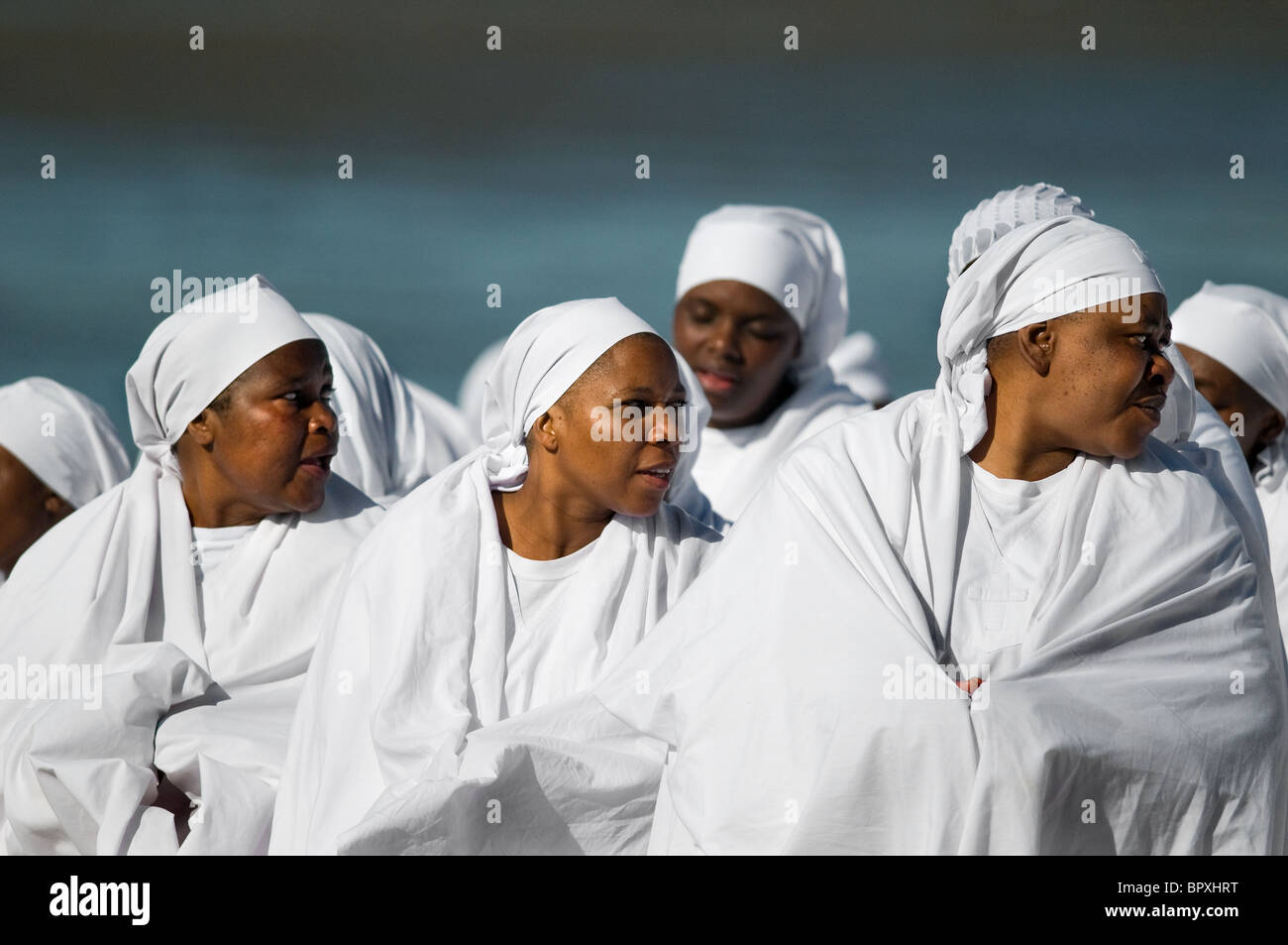 Les femmes membres de la congrégation des apôtres de l'église. Muchinjikwa Photo par Gordon 1928 Banque D'Images