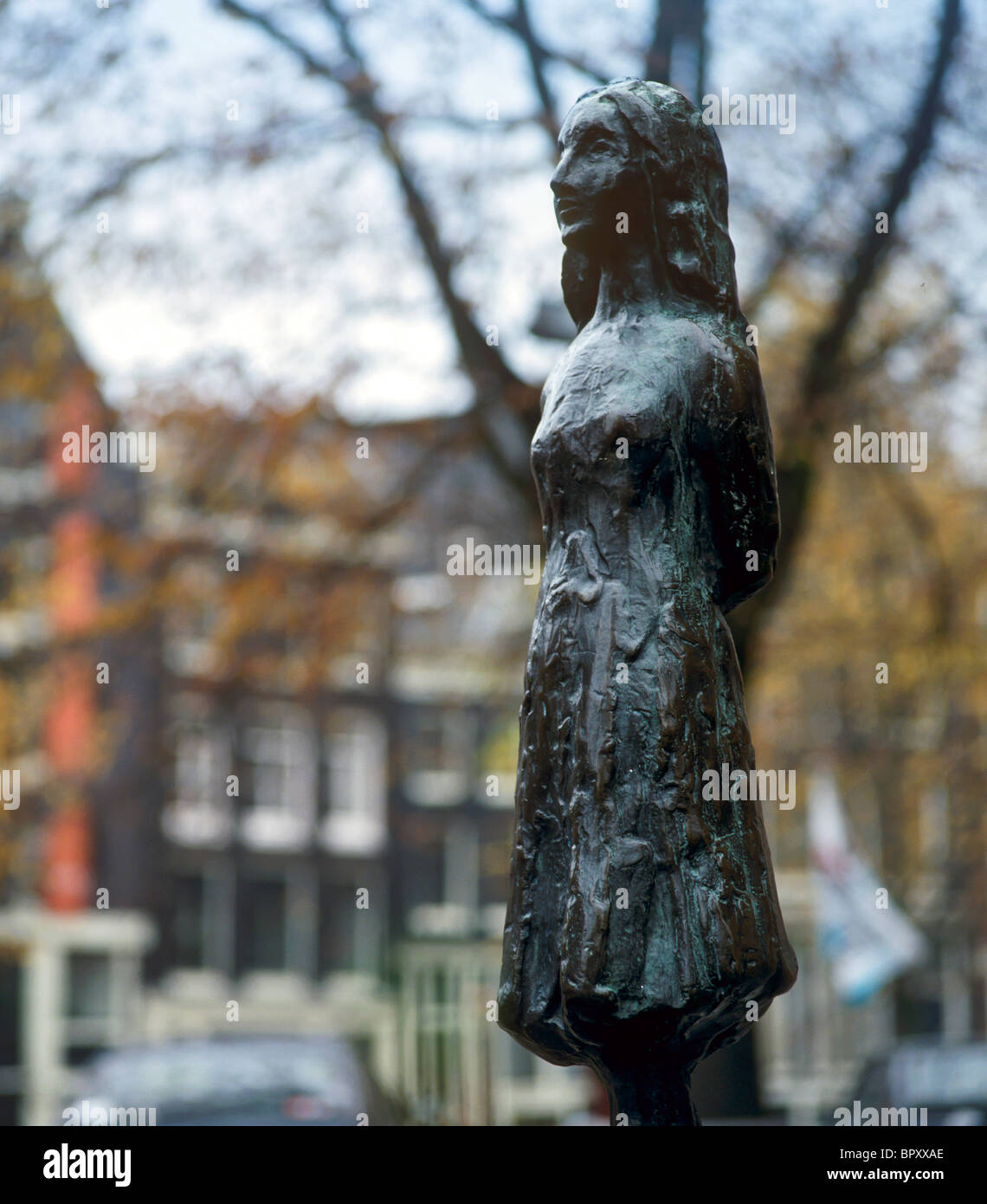 Statue d'Anne Frank à l'extérieur de l'église Westerkerk, Amsterdam, Pays-Bas Banque D'Images