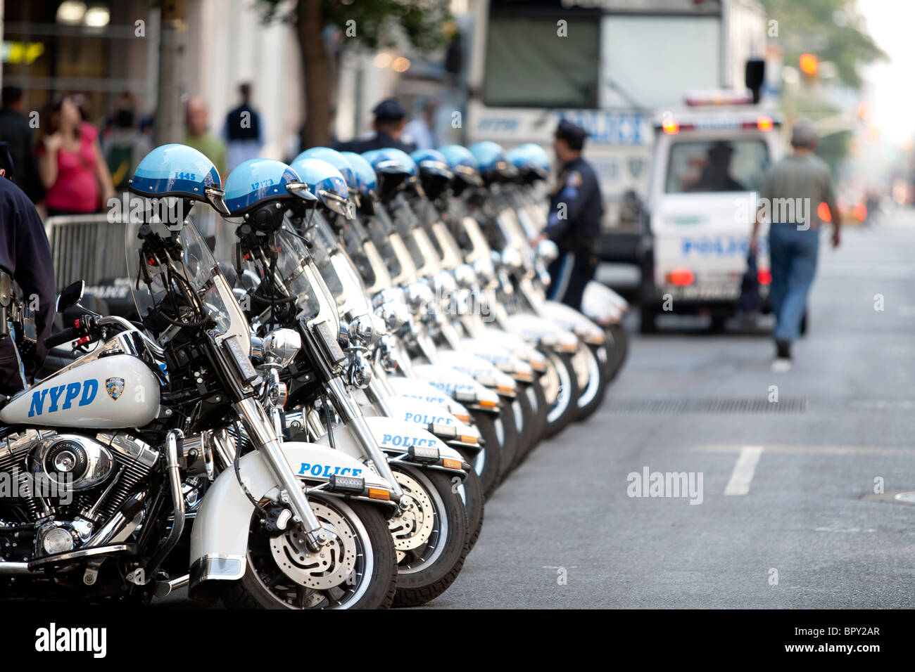 Garé les motos de police de la ville de New York Banque D'Images
