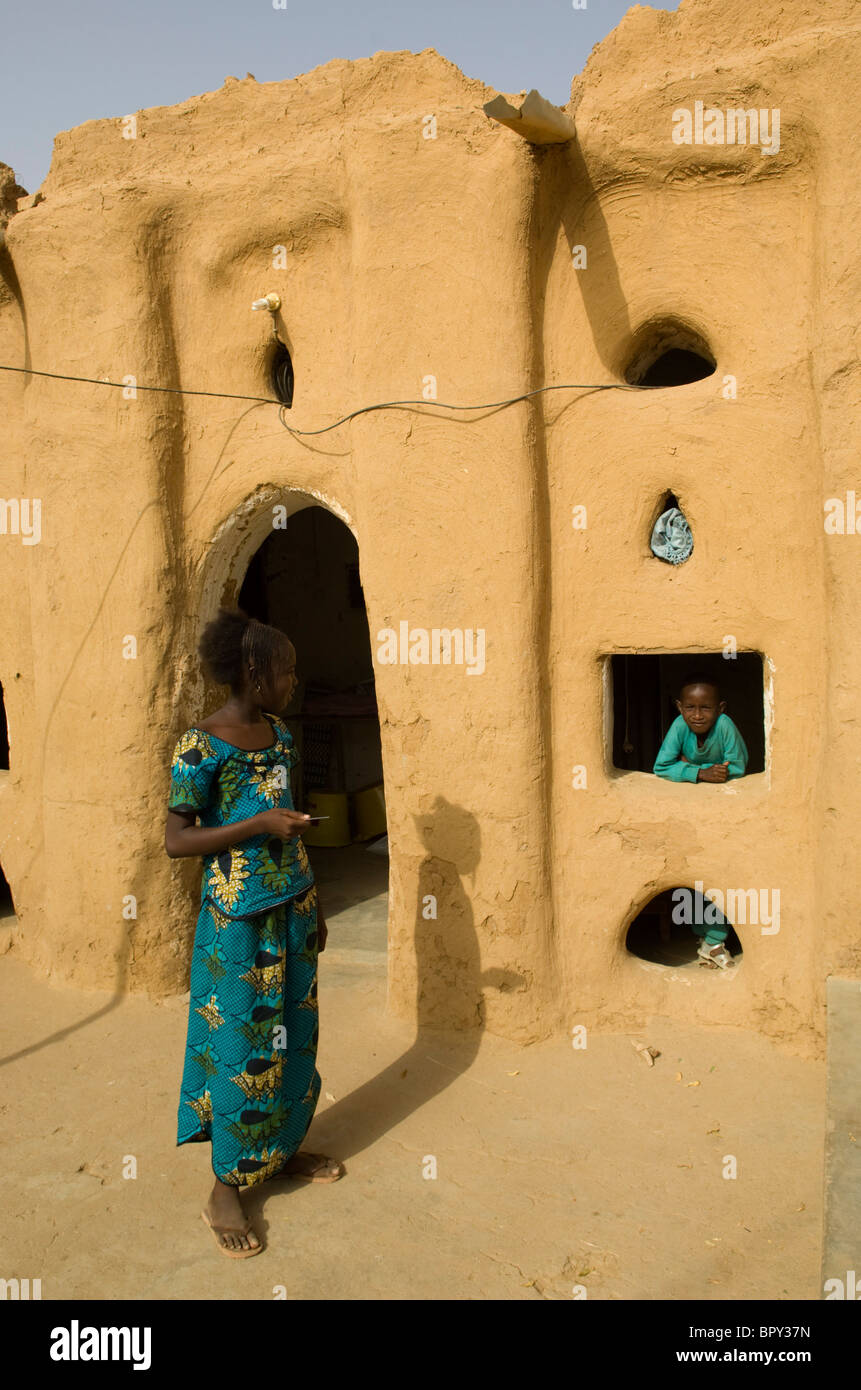 maison-de-terre-typique-matam-s-n-gal-photo-stock-alamy