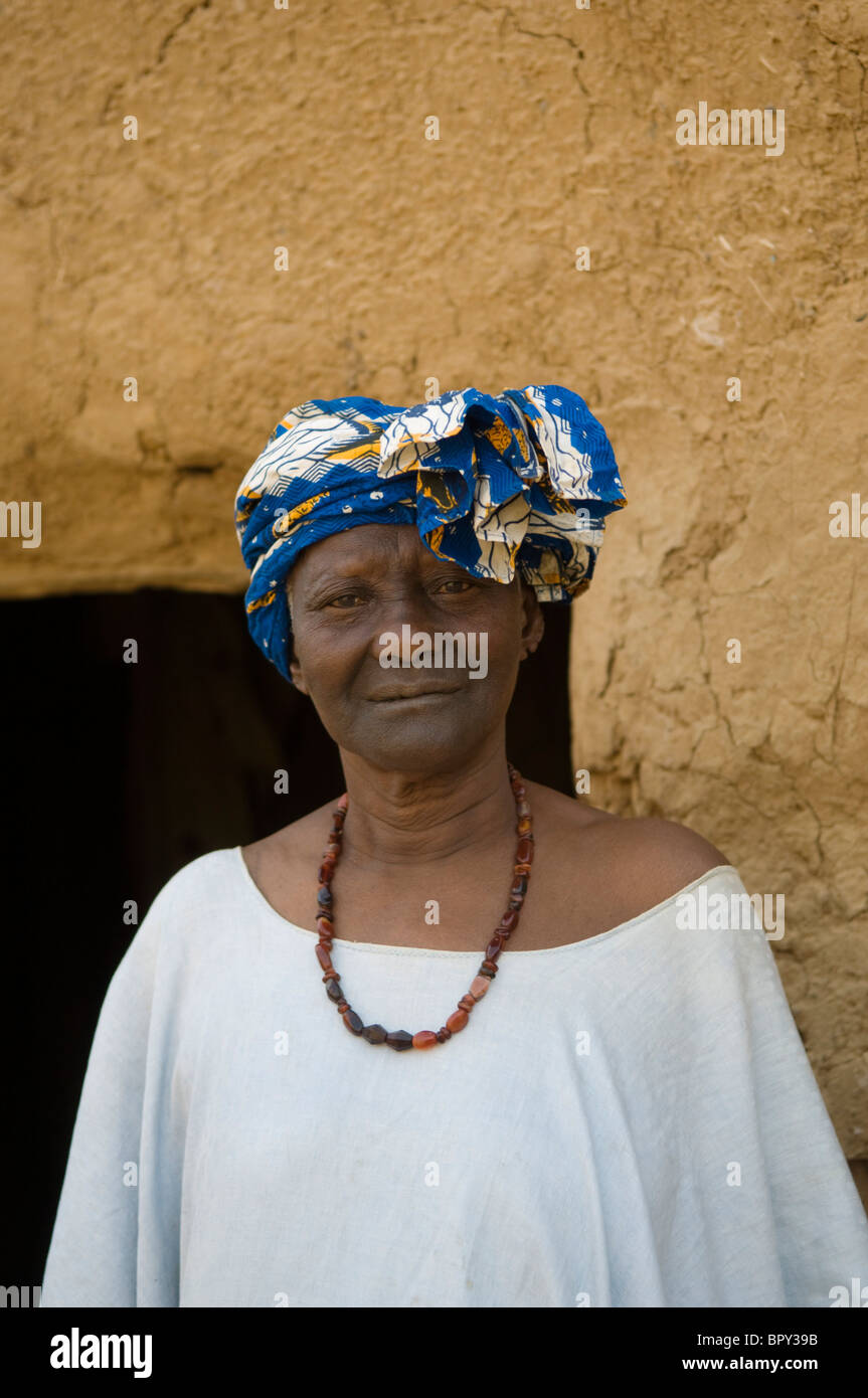 Vieille Femme Peul, Matam, Sénégal Banque D'Images
