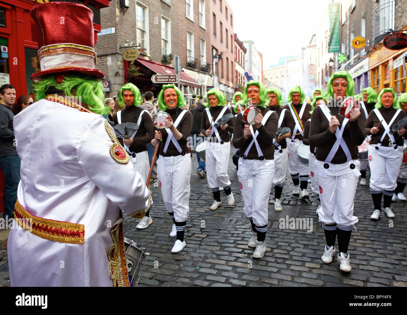 Willy Wonka et la Chocolaterie Parade de Dublin Irlande Europe Banque D'Images