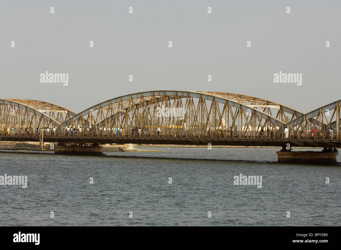 Pont Faidherbe qui relie le continent à l'île Saint-Louis, Saint-Louis, Sénégal Banque D'Images