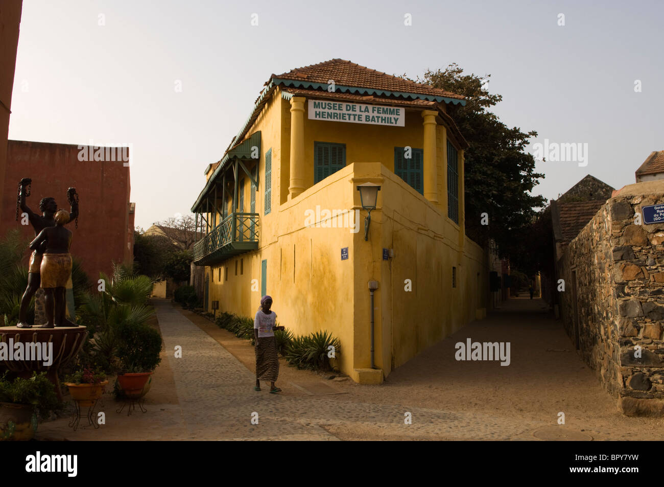 Victoria Alberis's house est construit comme un navire et abrite le Musée de la femme, de l'île de Gorée, au Sénégal Banque D'Images