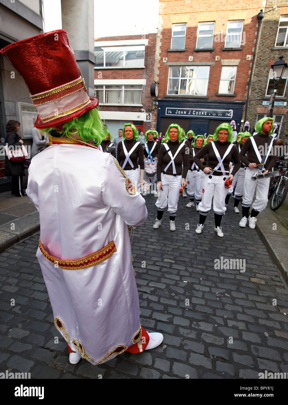 Willy Wonka et la Chocolaterie Parade de Dublin Irlande Europe Banque D'Images