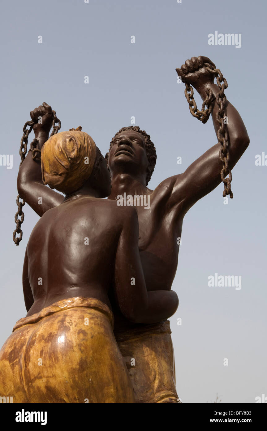 Statue représentant des esclaves, l'île de Gorée, au Sénégal Banque D'Images