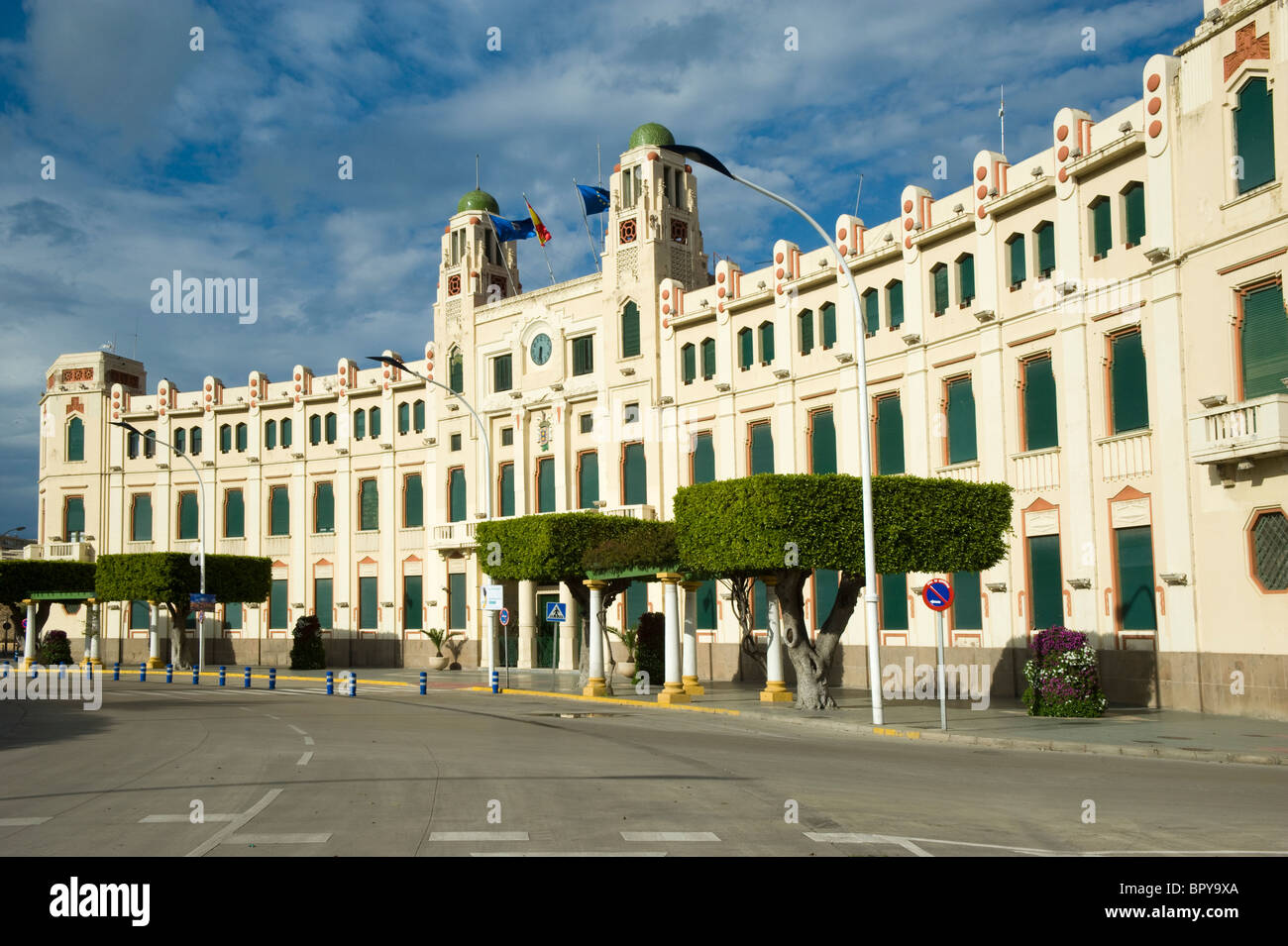 Palacio de la Asamblea ( Hôtel de Ville ) immeuble moderniste par Enrique Nieto . Plaza de España . Melilla.Espagne. Banque D'Images