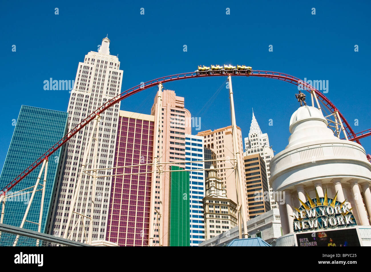 Nevada, Las Vegas, New York New York Hotel, roller coaster ride Banque D'Images