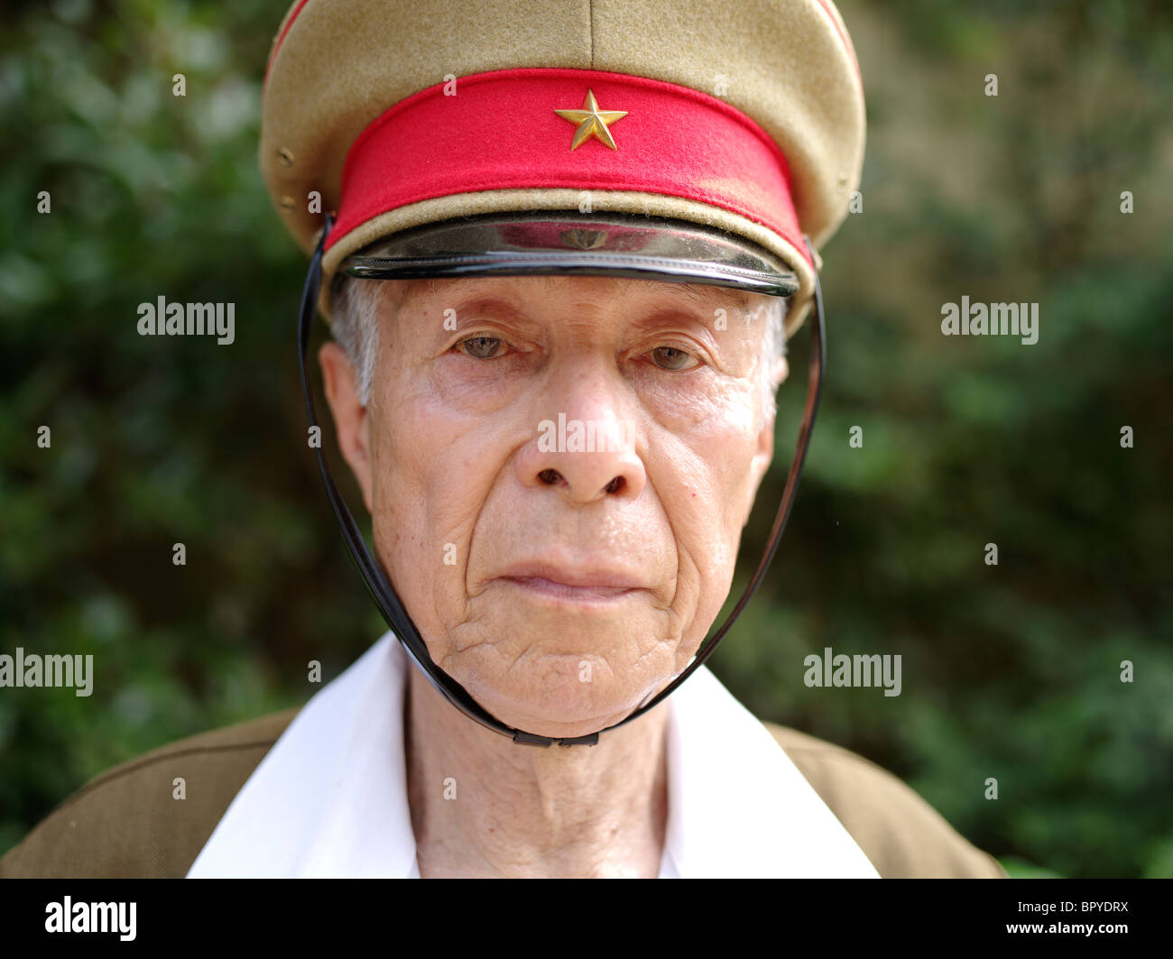 Anniversaire du 15 août, la remise des forces japonaises à la fin de la seconde guerre mondiale a lieu chaque année au sanctuaire de Yasukuni. Banque D'Images