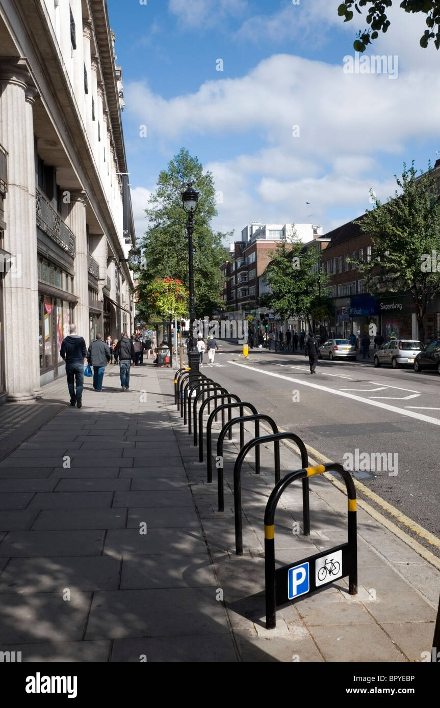Une station vélo vide sur Queensway, Bayswater voyage eco city, Londres, Angleterre, Royaume-Uni, Europe, UNION EUROPÉENNE Banque D'Images