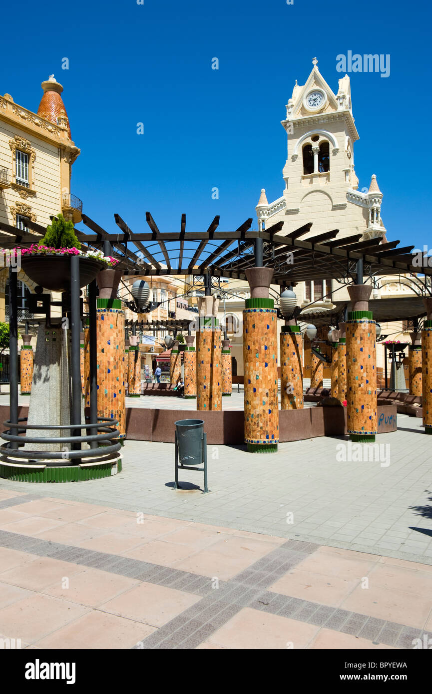 Menendez Pelayo square et l'église de style moderniste Sagrado Corazon. Melilla.Espagne. Banque D'Images