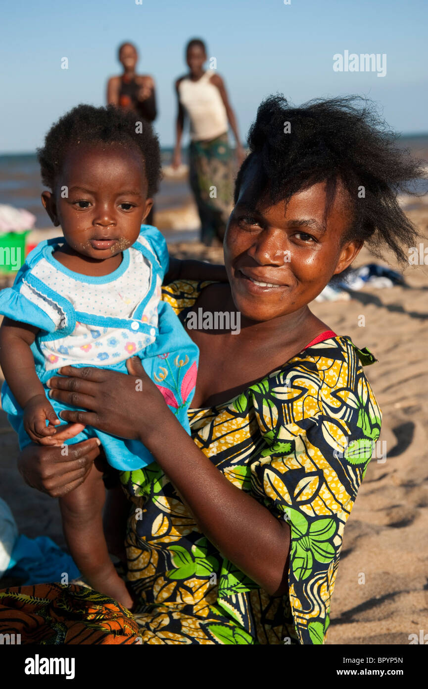 Woman with baby, Karonga, Malawi Banque D'Images