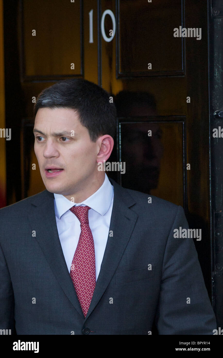 David Miliband laissant numéro dix Downing Street Banque D'Images