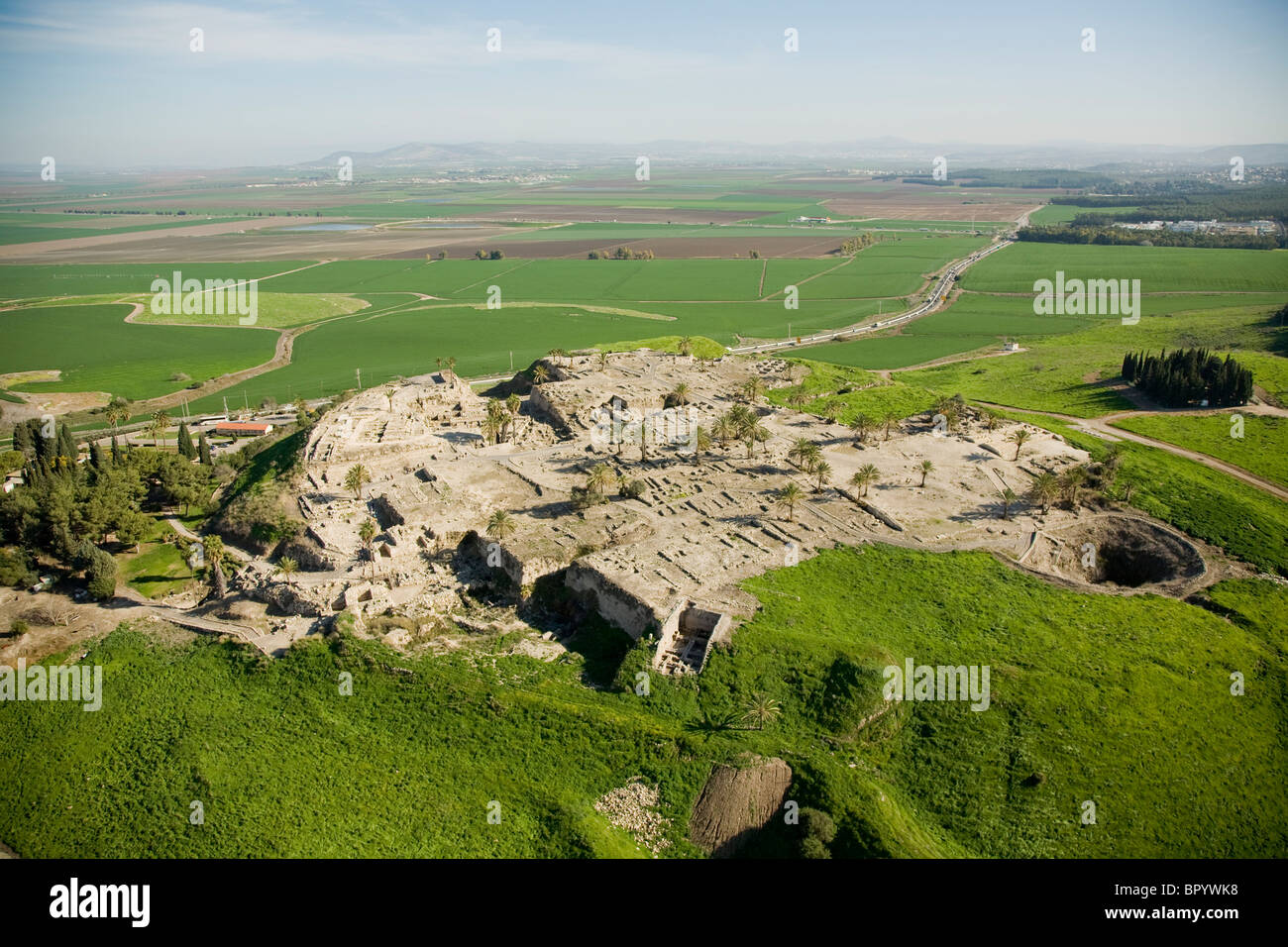 Photographie aérienne du monticule Megido dans la vallée de Jezreel Banque D'Images