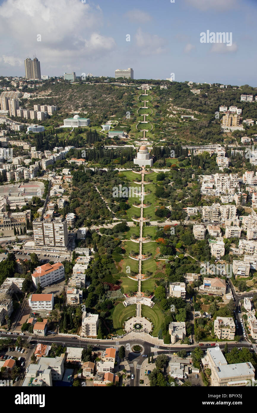 Photo aérienne du Temple Bahai gardens et sur les pentes de la Montagne de Carmel Banque D'Images