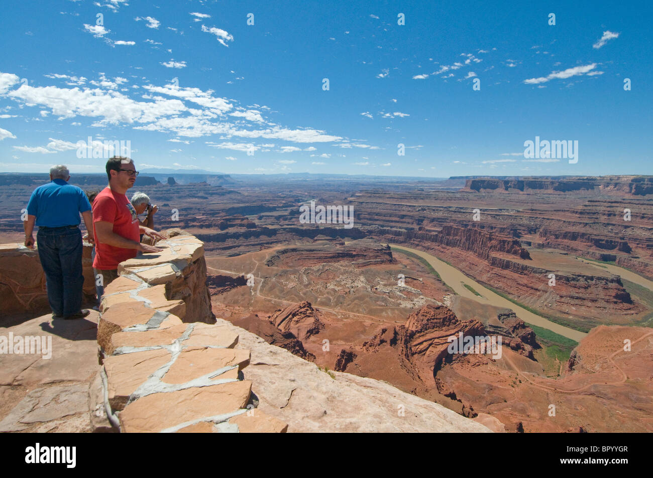 Tourist à Dead Horse Point Canyon Lands Moab Utah Banque D'Images