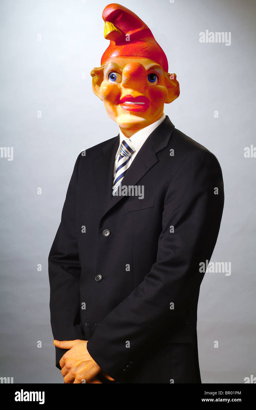 Un homme vêtu d'un masque de clown Banque D'Images
