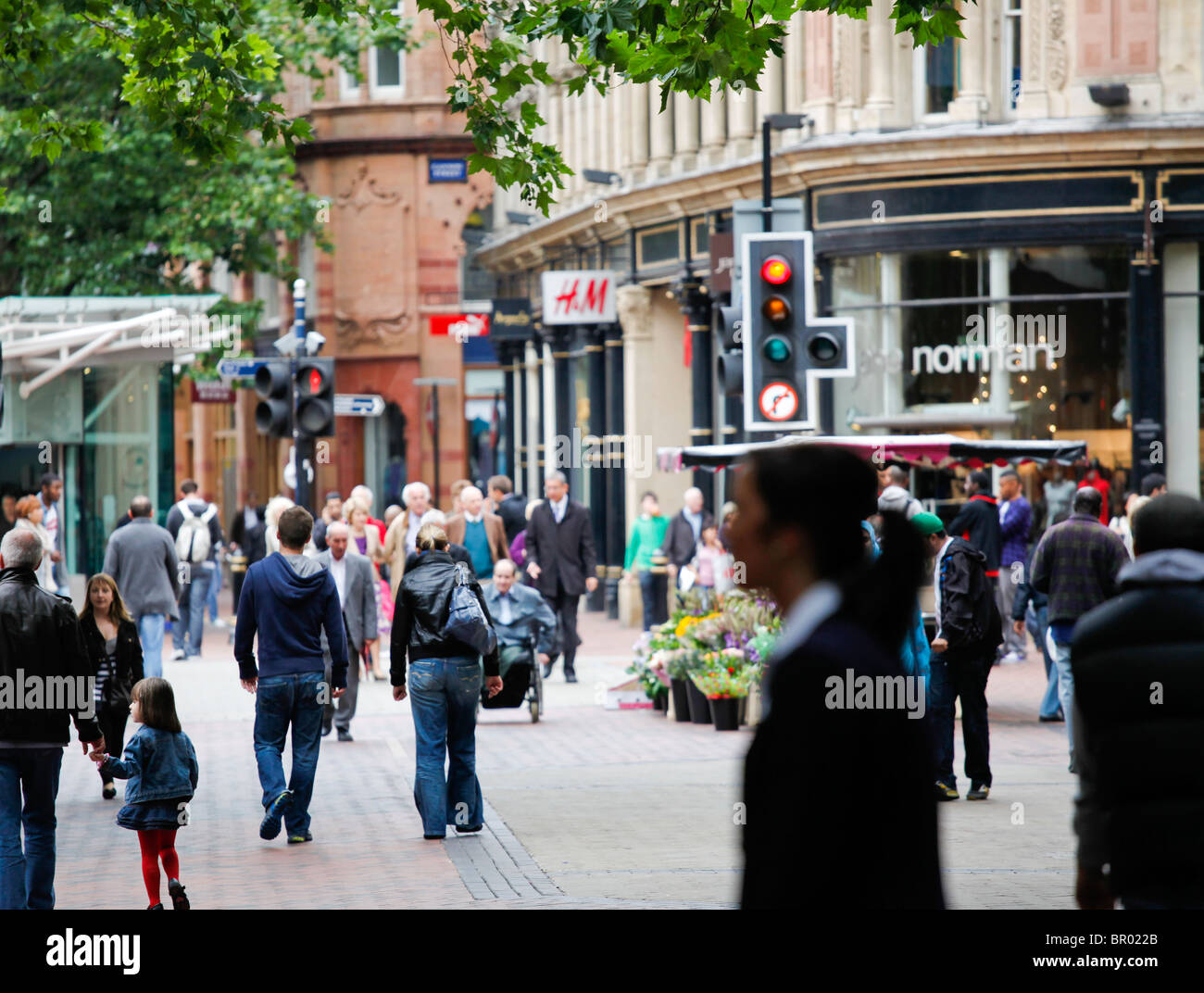 Nouvelle Rue shoppers, Birmingham, West Midlands, England, UK Banque D'Images