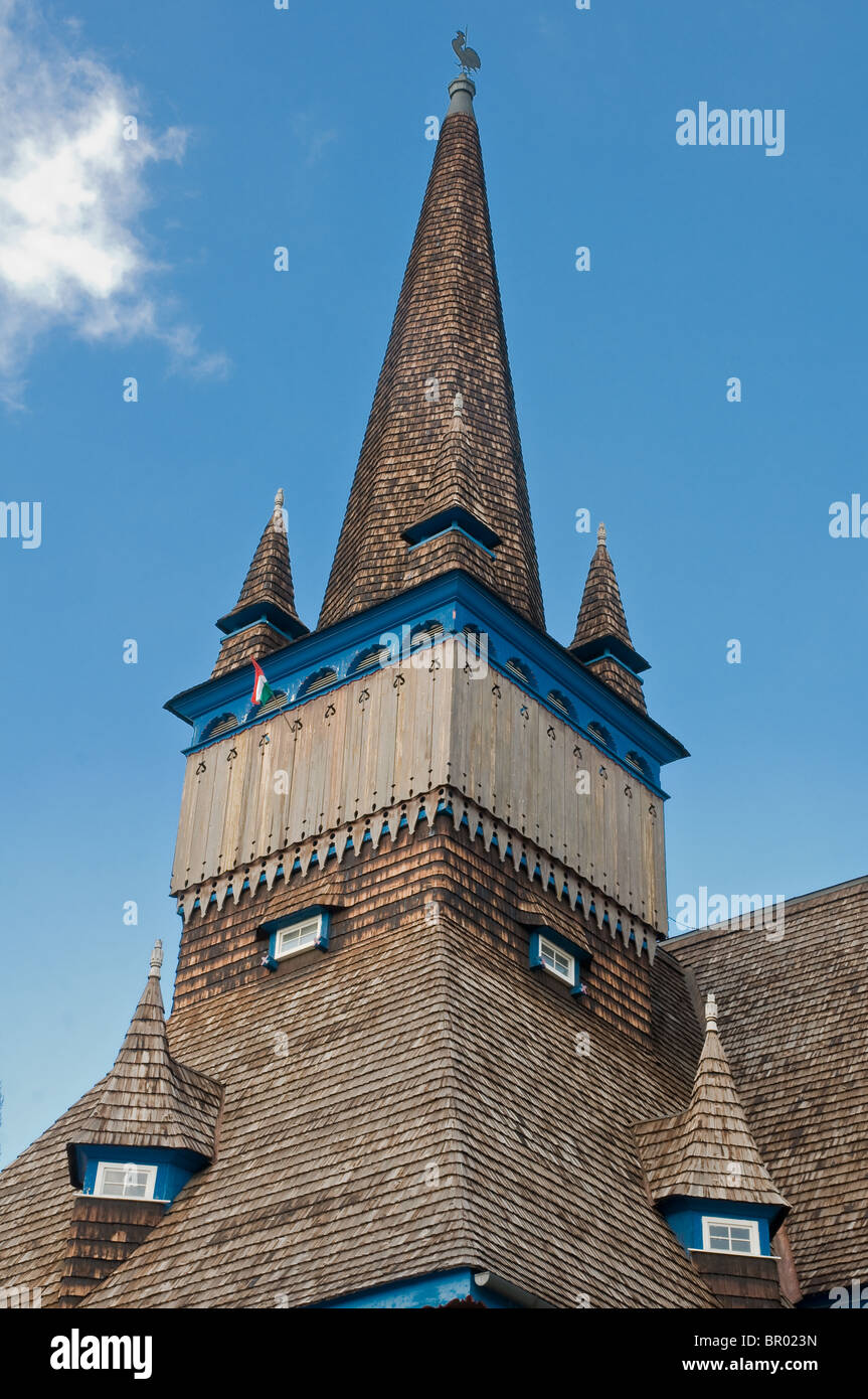 Vue détaillée de la tour d'église en bois de Miskolc, Hongrie Banque D'Images