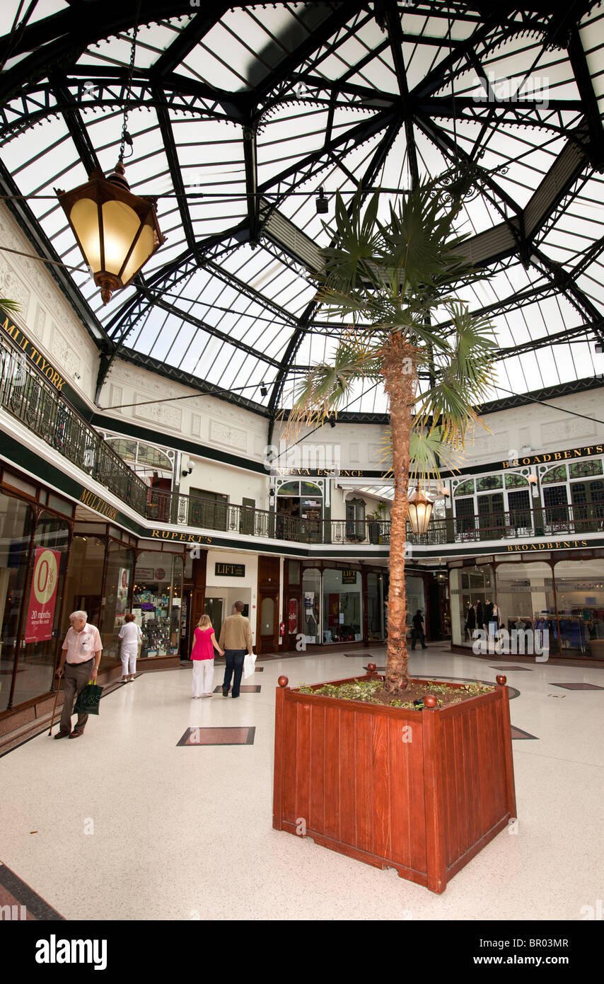 UK, France, régions, pays, Lord Street, Southport Voyageurs Arcade commerçante Piscine victorienne Banque D'Images