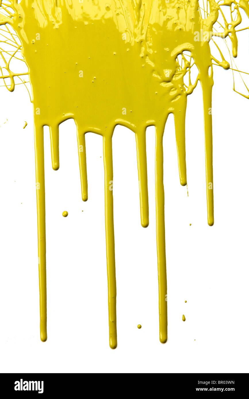 Des gouttes de peinture jaune isolé sur fond blanc Banque D'Images
