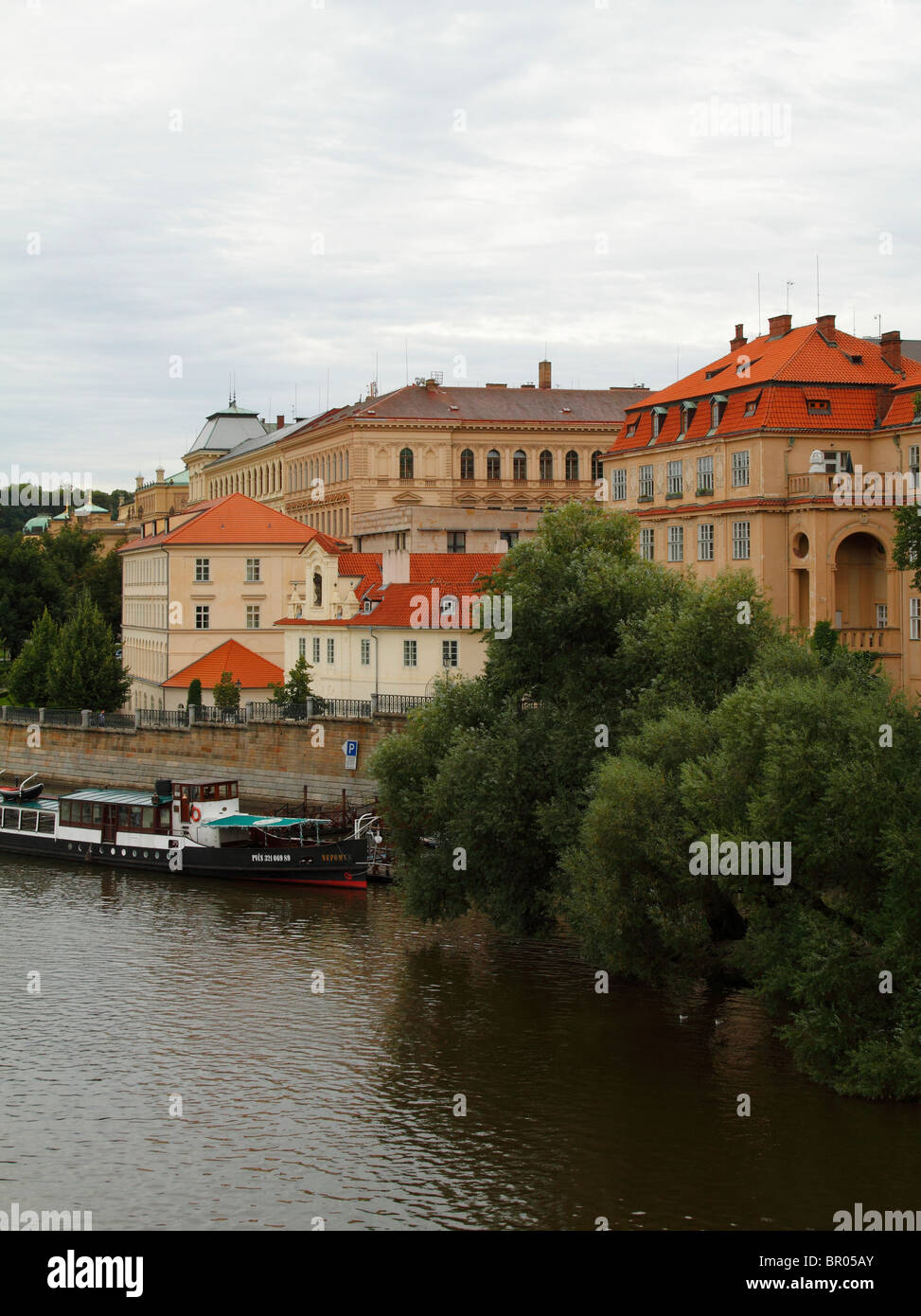 Bateau sur la Vltava (excursion en bateau, nautisme) Prague, République tchèque, août 2010 Banque D'Images