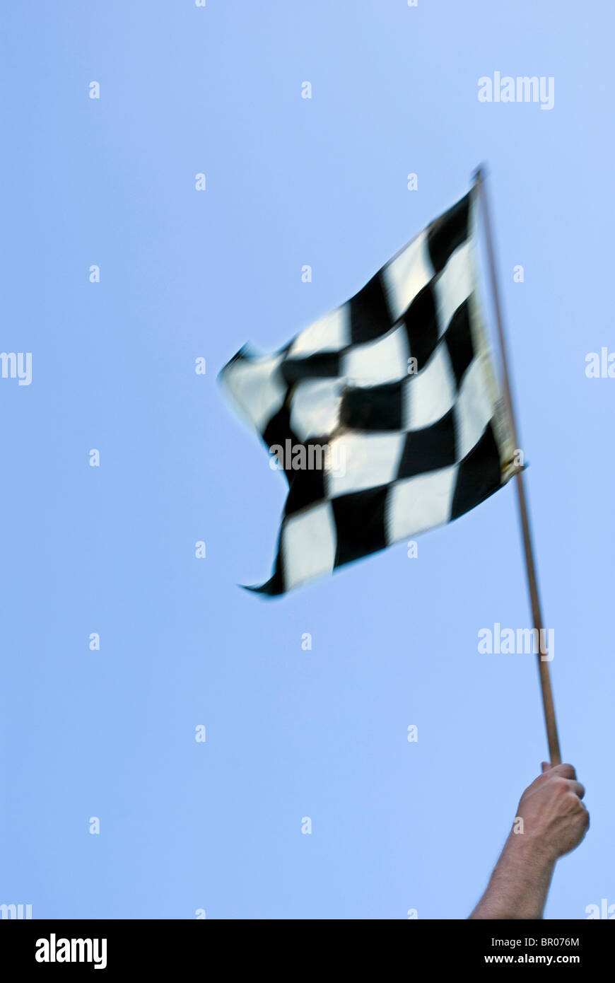 Course en damier noir et blanc d'un drapeau Banque D'Images