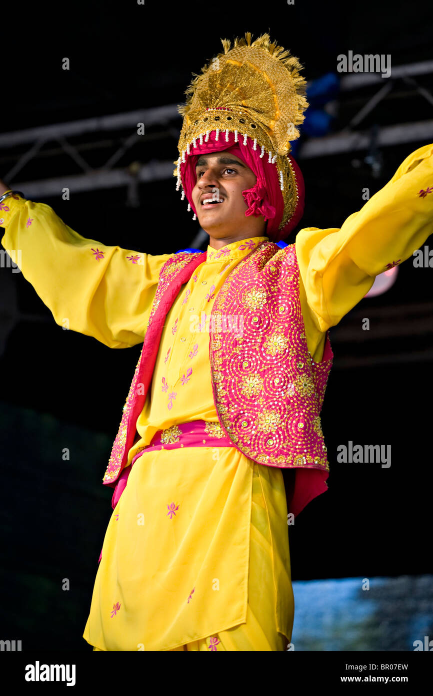 Quatre par quatre, au groupe Bhangra Tunbridge Wells Mela Banque D'Images