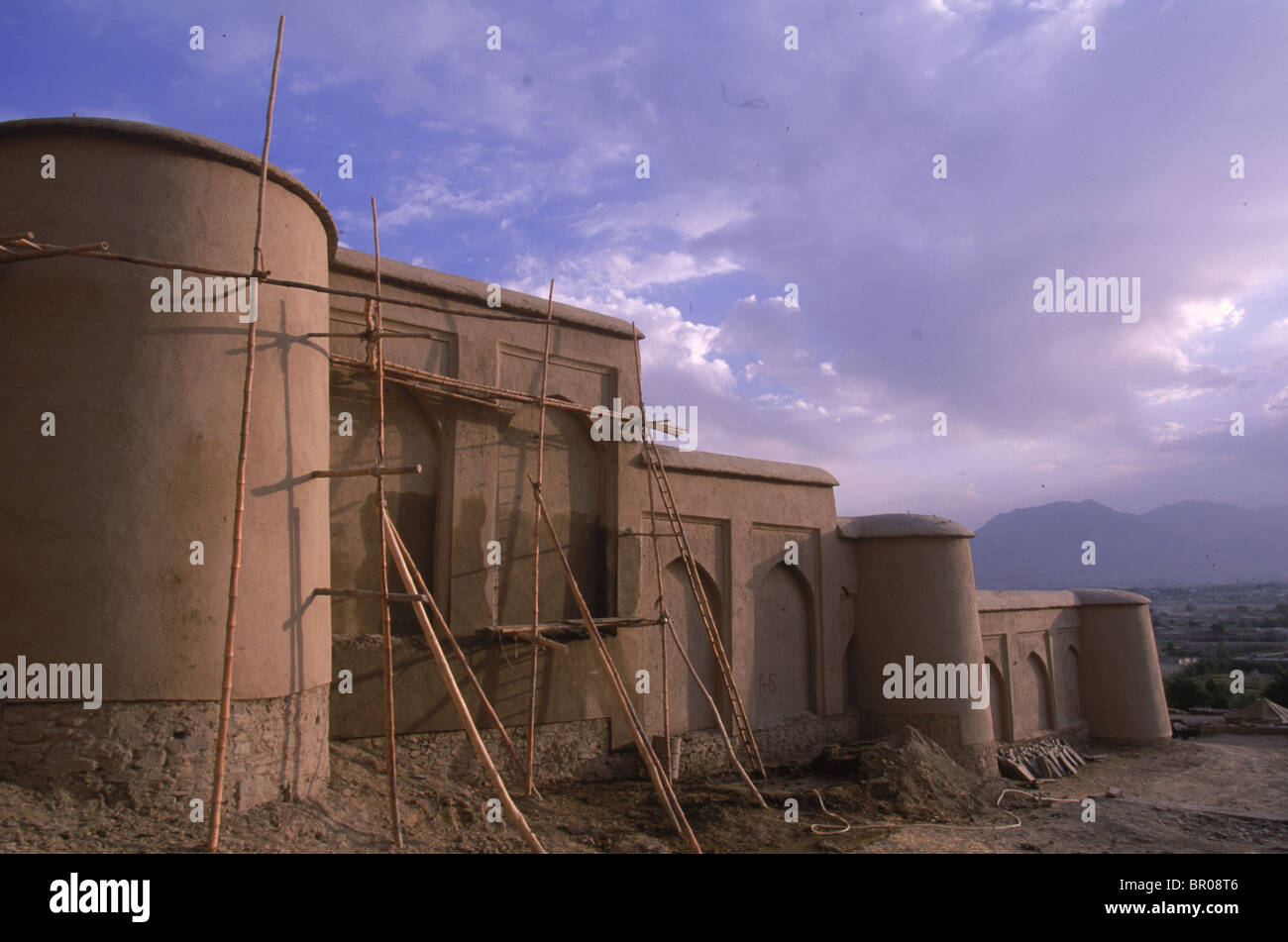 Échafaudage entoure murs du palais de la Reine, jardins de Babour, Kaboul Banque D'Images