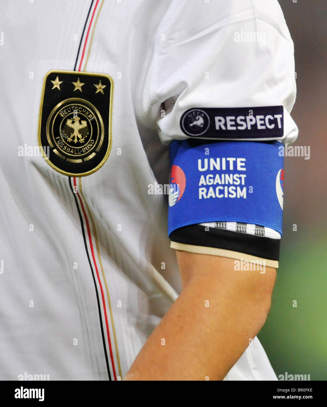 Brassard de capitaine, unis contre le racisme, l'équipe nationale de football allemande pendant l'EURO 2012 match de qualification contre l'Azerbaïdjan Banque D'Images