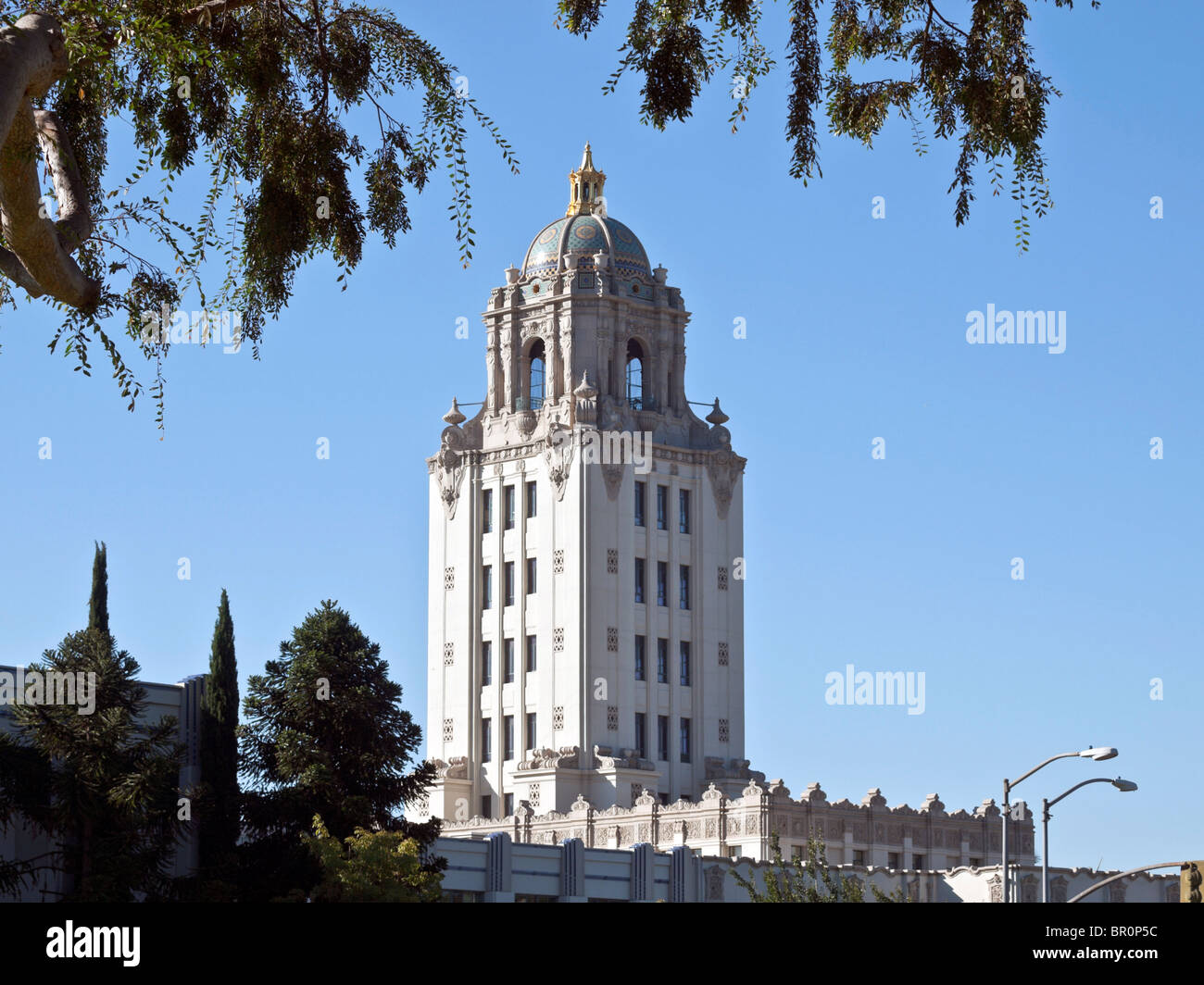 Los Angeles City Hall Building avec toit de feuillage. Banque D'Images