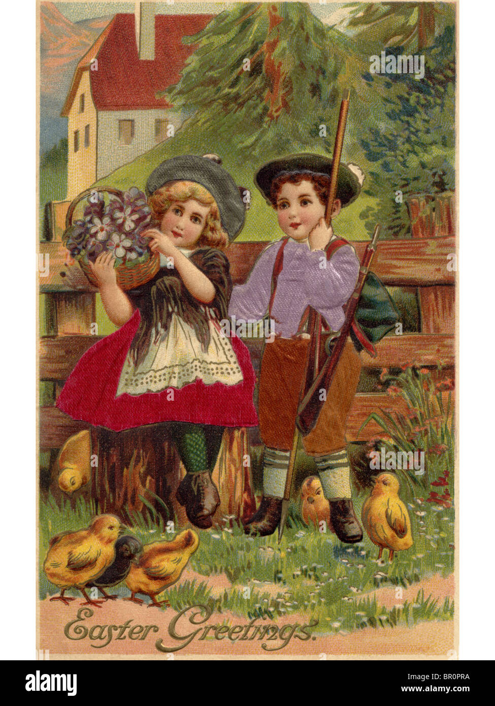 Une carte postale de Pâques vintage d'un petit garçon et fille entouré de poussins Banque D'Images