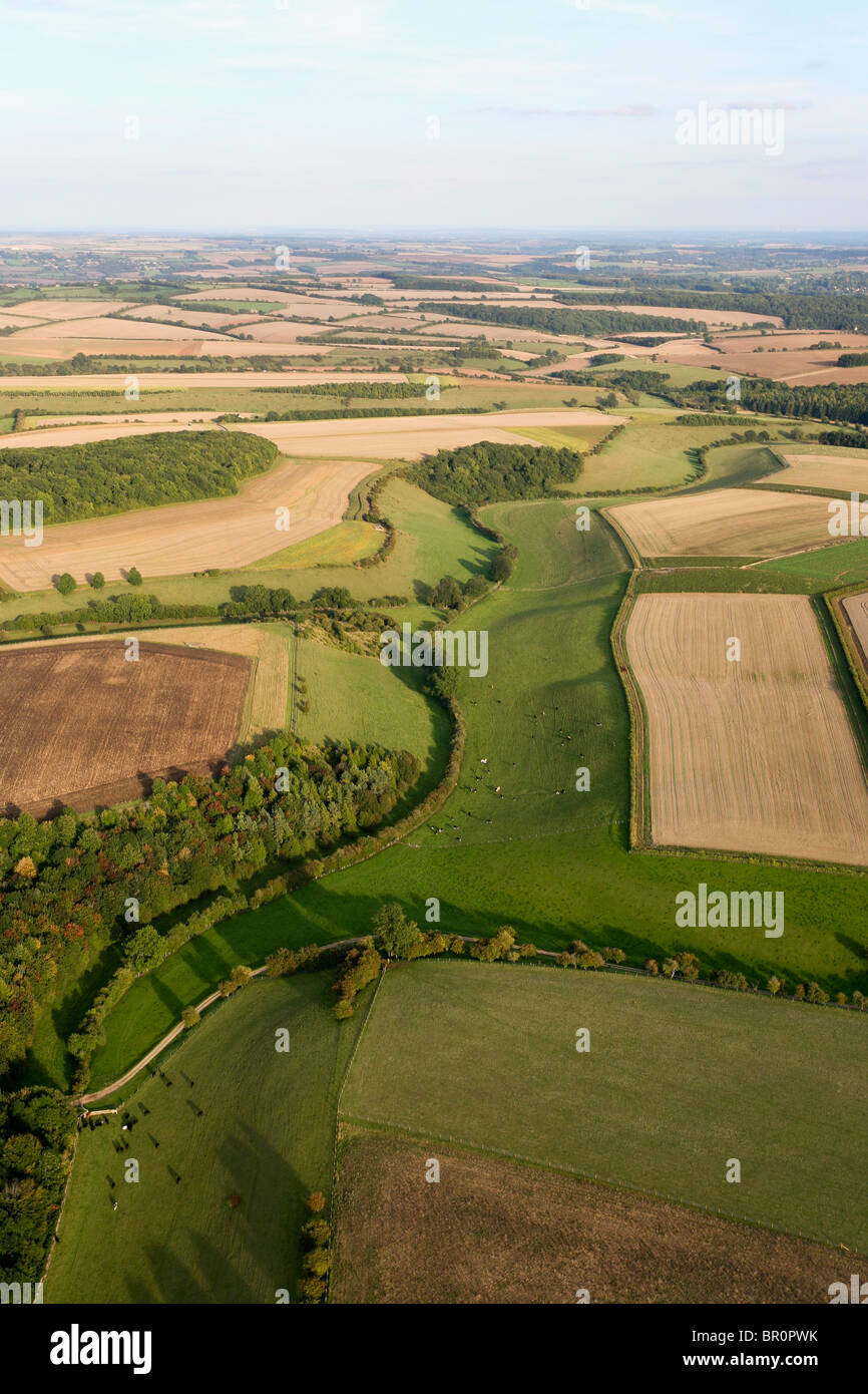 Une vue aérienne d'une vallée sèche sur les Cotswolds au sud de la Loire, Aston froide à la south east Banque D'Images