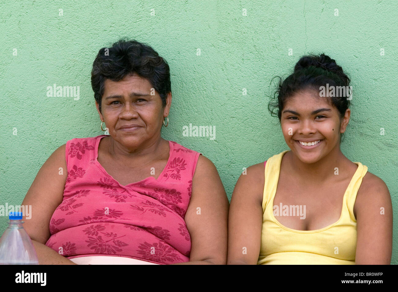 Travailleurs costaricains à une plantation de teck près de Tamarino, Costa Rica. Banque D'Images