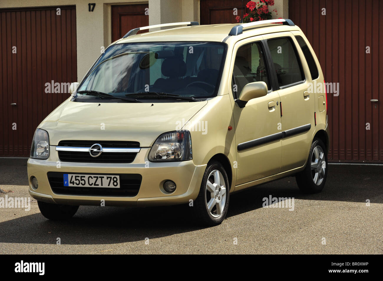 Opel agila Banque de photographies et d'images à haute résolution